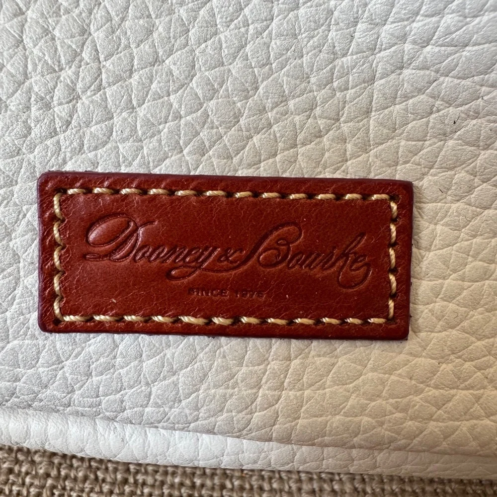 Dooney & Bourke white leather accessory makeup bag - Picture 2 of 6
